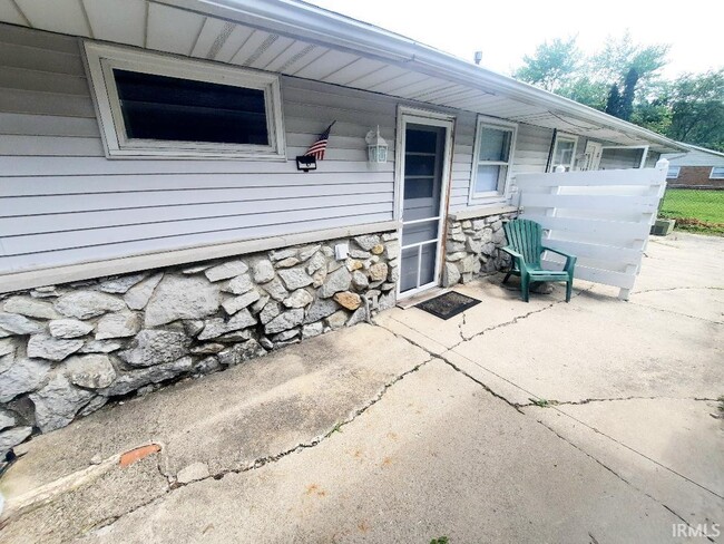Building Photo - 3007 W Cypress Dr