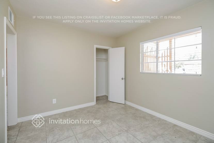 Building Photo - 1649 E 1st St