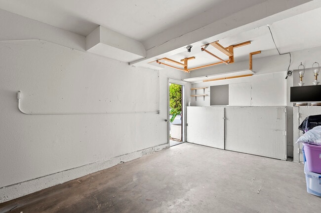 Building Photo - 12143 Wintercrest Dr