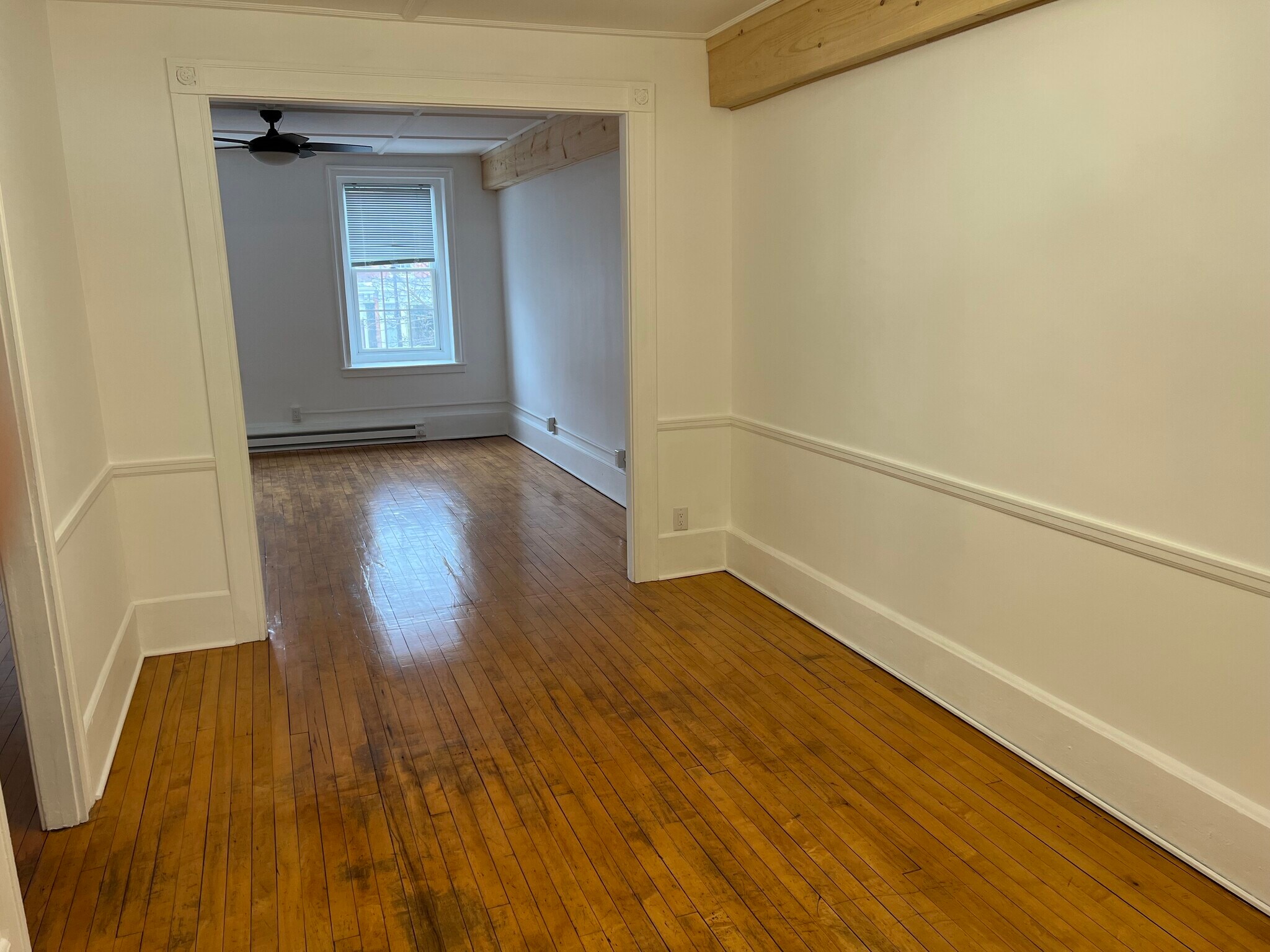 Large dining room between kitchen and living room. - 58 Albany St