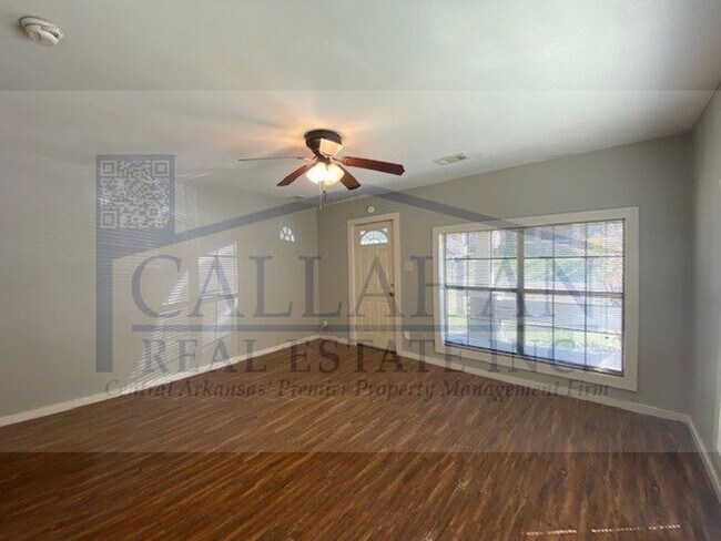 Building Photo - NLR 1 Bedroom Duplex