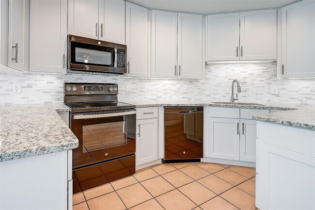 Building Photo - 357 Fairway Pointe Cir