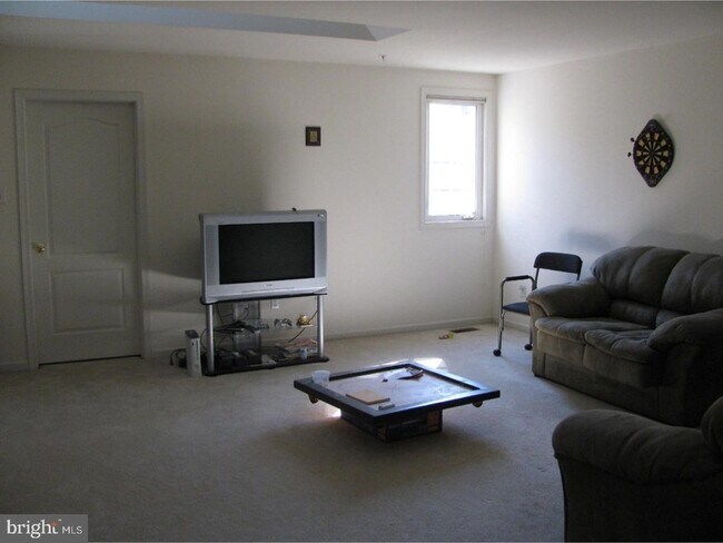 Building Photo - 218 Silverbell Ct