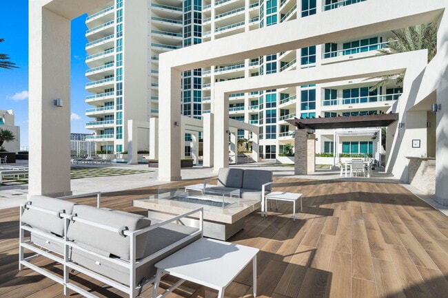 Building Photo - 101 S Fort Lauderdale Beach Blvd