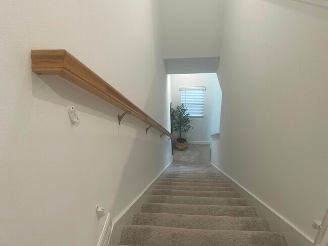 Building Photo - 1308 Drake Rdg Dr