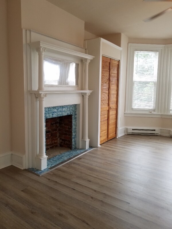 Building Photo - 431 E Walnut Ln