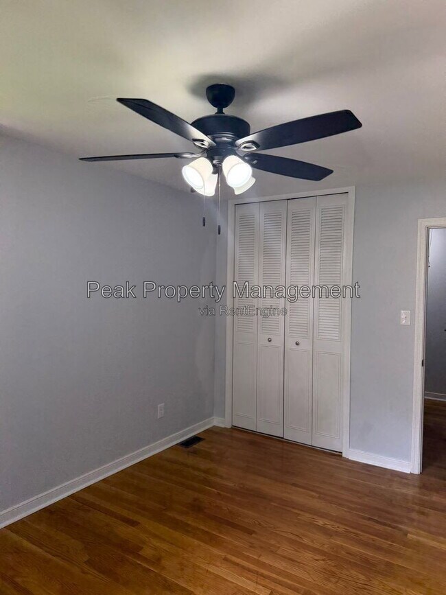 Building Photo - 2119 Woodmont Dr
