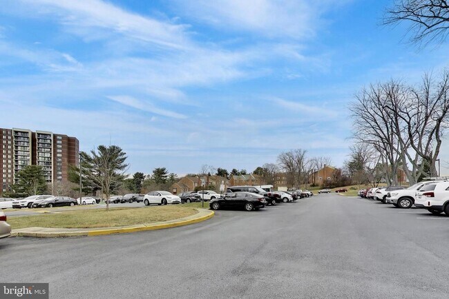 Building Photo - 7420 Lakeview Dr