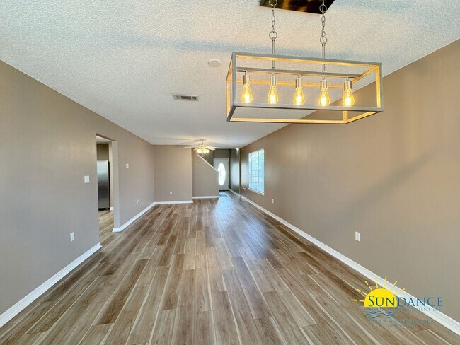 Building Photo - Stylishly Updated 3BR Home Minutes from Destin Harbor & Henderson Beach!