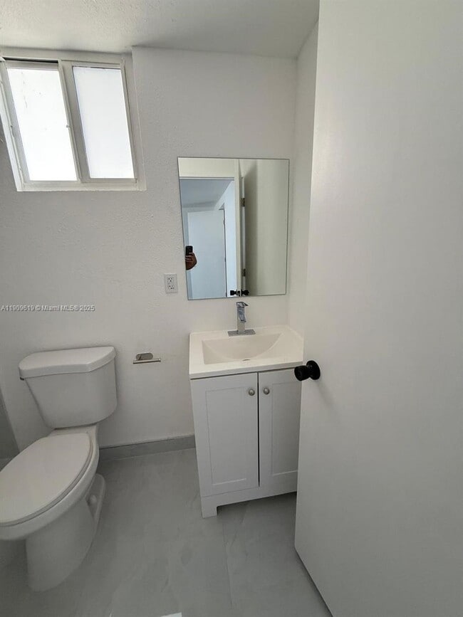 Building Photo - 6931 SW 24th Ct