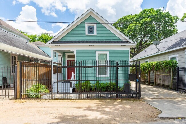 Building Photo - 3909 Barnes St