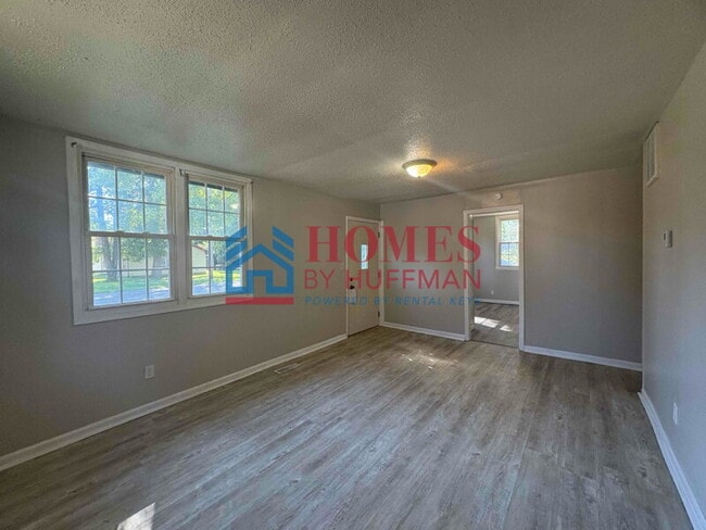 Building Photo - Three Bedroom | House | Pet Friendly | Mov...