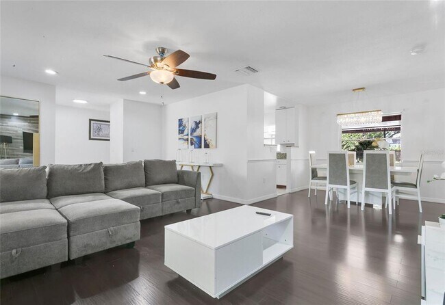 Building Photo - 8644 Sandberry Blvd