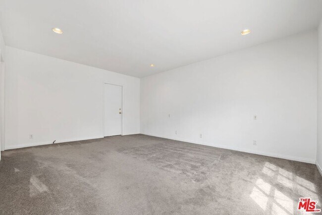 Building Photo - 3640 Meadville Dr