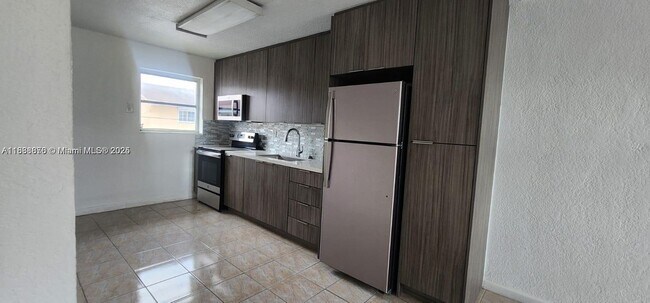 Building Photo - 605 W 68th St