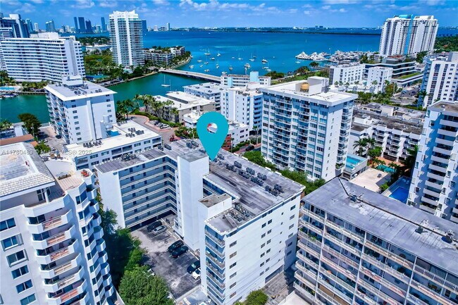 Building Photo - 1340 Lincoln Rd