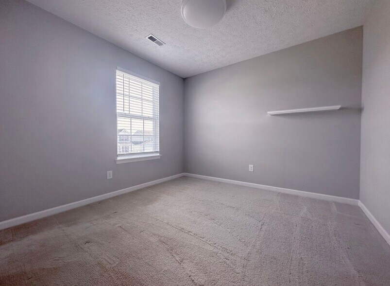 Building Photo - 37571 Tail Feather Dr