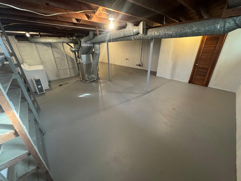 Building Photo - 507 Maplewood Dr