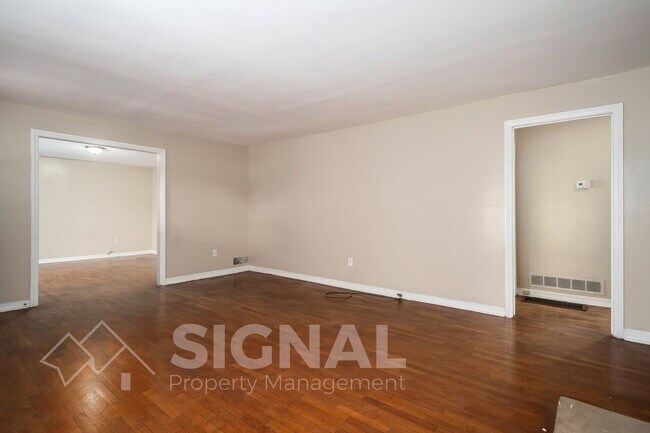 Building Photo - 5117 Highland Ave