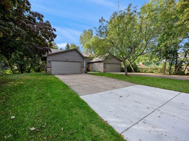 Building Photo - 3 Bedroom Golden Valley Home
