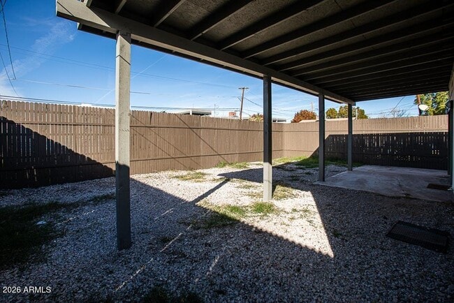 Building Photo - 318 N Palm St