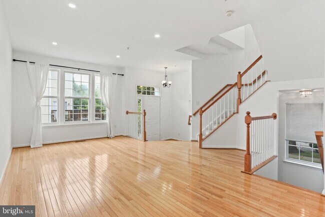 Building Photo - 20 Castle Garden Ct