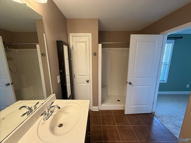 Building Photo - 8 Easy St