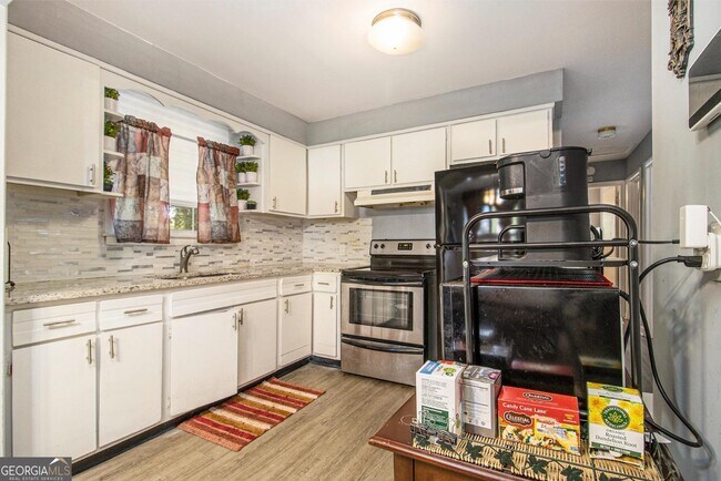 Building Photo - 127 Ruzelle Dr SE