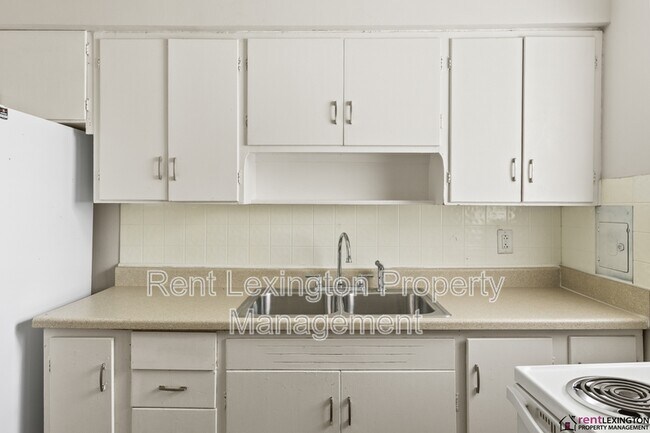 Building Photo - 541 Sheridan Dr