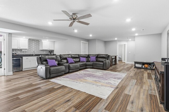 Building Photo - Stunning 6 Bed, 3 Bath Heritage Hills Home | 3-Car Garage | Walk-Out Basement