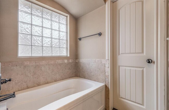 Building Photo - 15900 Cantera Creek Dr