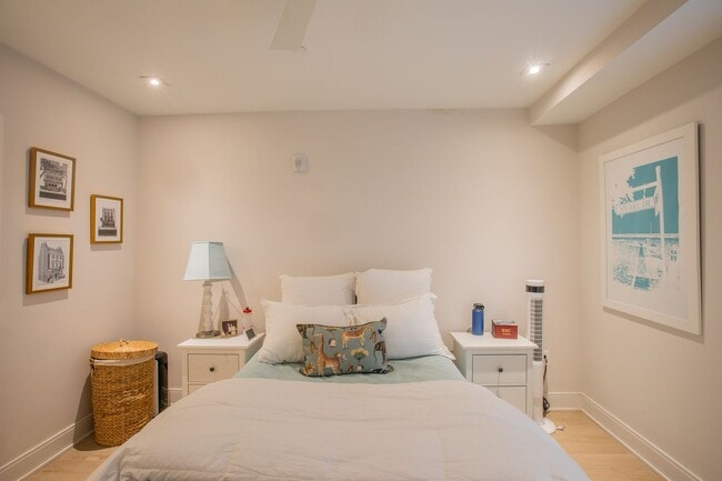 Building Photo - Stunning 2 BR/2 BA Condo in Lanier Heights!