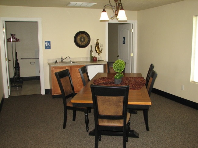 Building Photo - Pinehurst Townhomes