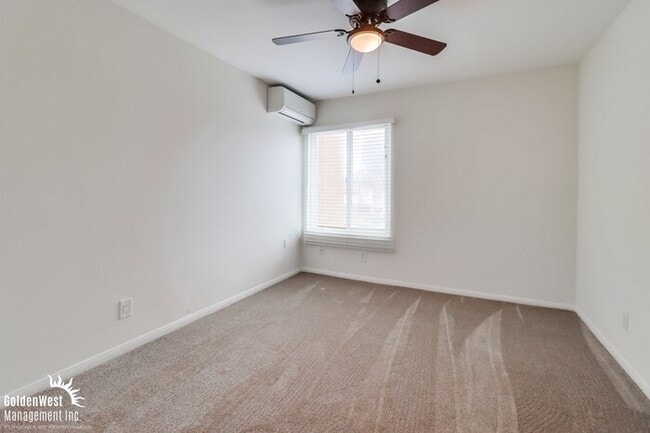 Building Photo - Charming 1Bdm 1Ba Condo in the Heart of Sa...