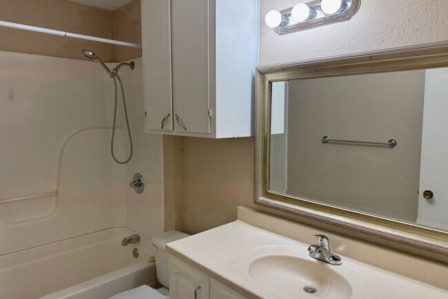 Building Photo - 1901 W Wenonah Blvd