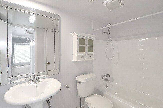 Building Photo - 5929 Queensloch Dr