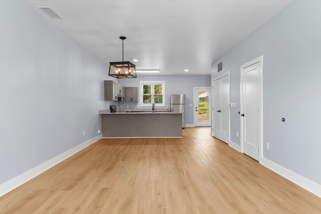 Building Photo - Brand New Townhome! End Unit! Catawba Vall...