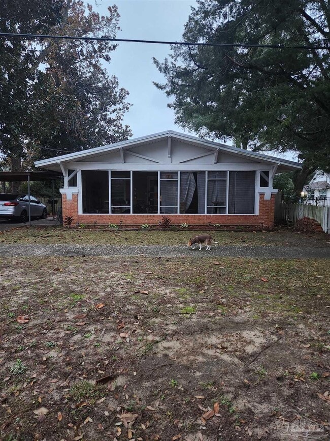 Primary Photo - 1211 E Strong St