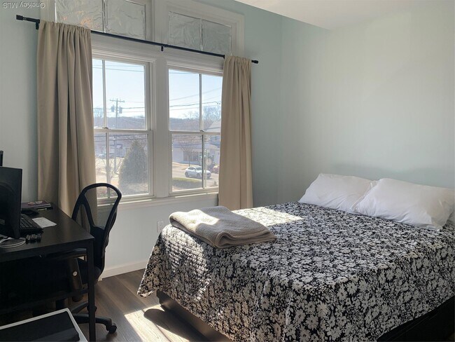 Building Photo - 269-271-271 Bayville Ave