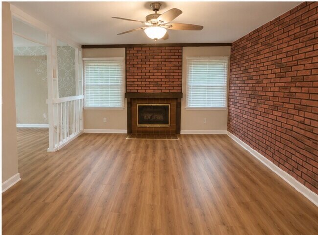 Building Photo - 119 S Elroy Ave