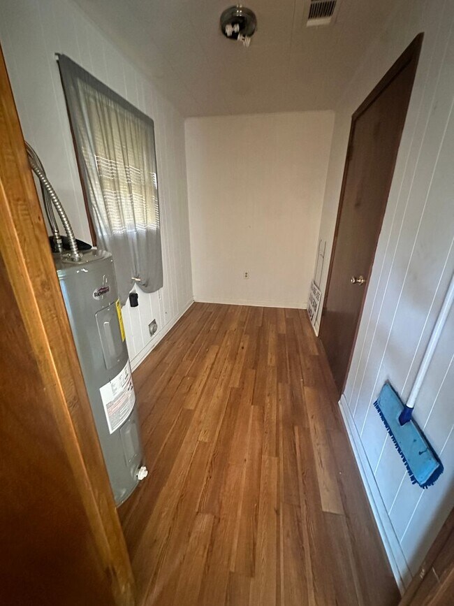 Building Photo - 3/2 Spacious Home in Oakdale