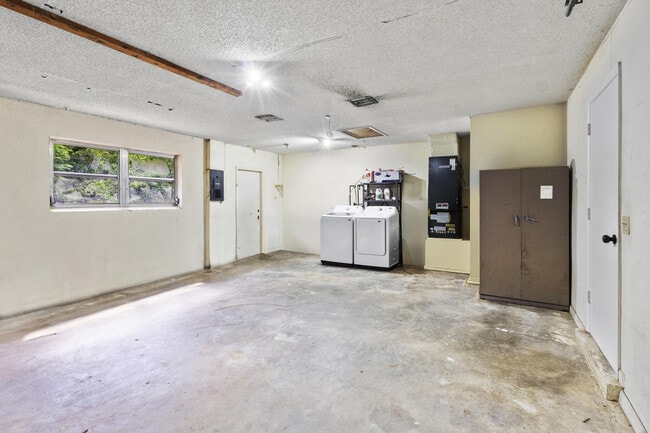 Building Photo - 16790 Glasgow Dr E