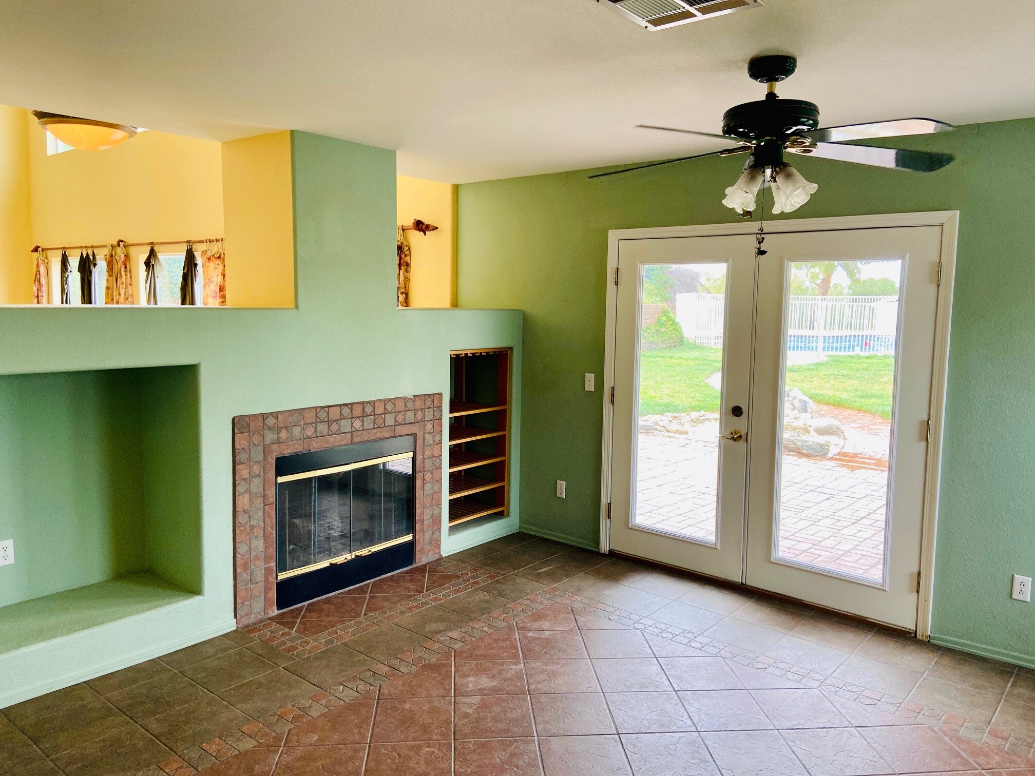 Building Photo - 5539 Avenida Entrada