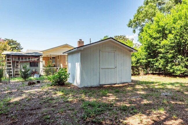 Building Photo - 765 Leafwood Rd