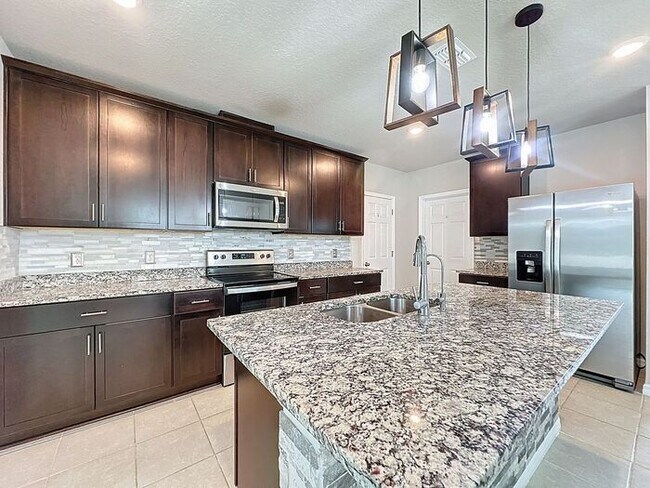 Building Photo - Wonderful like new and pet friendly home in Winter Haven