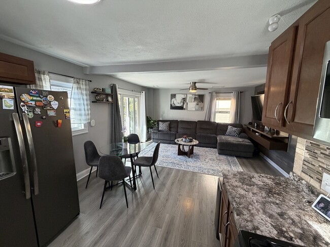 Building Photo - 15 Moore St