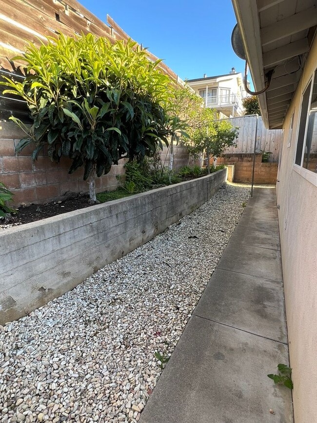 Building Photo - 1392 Bolton Dr