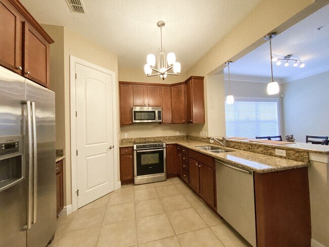 Building Photo - The Palms #102