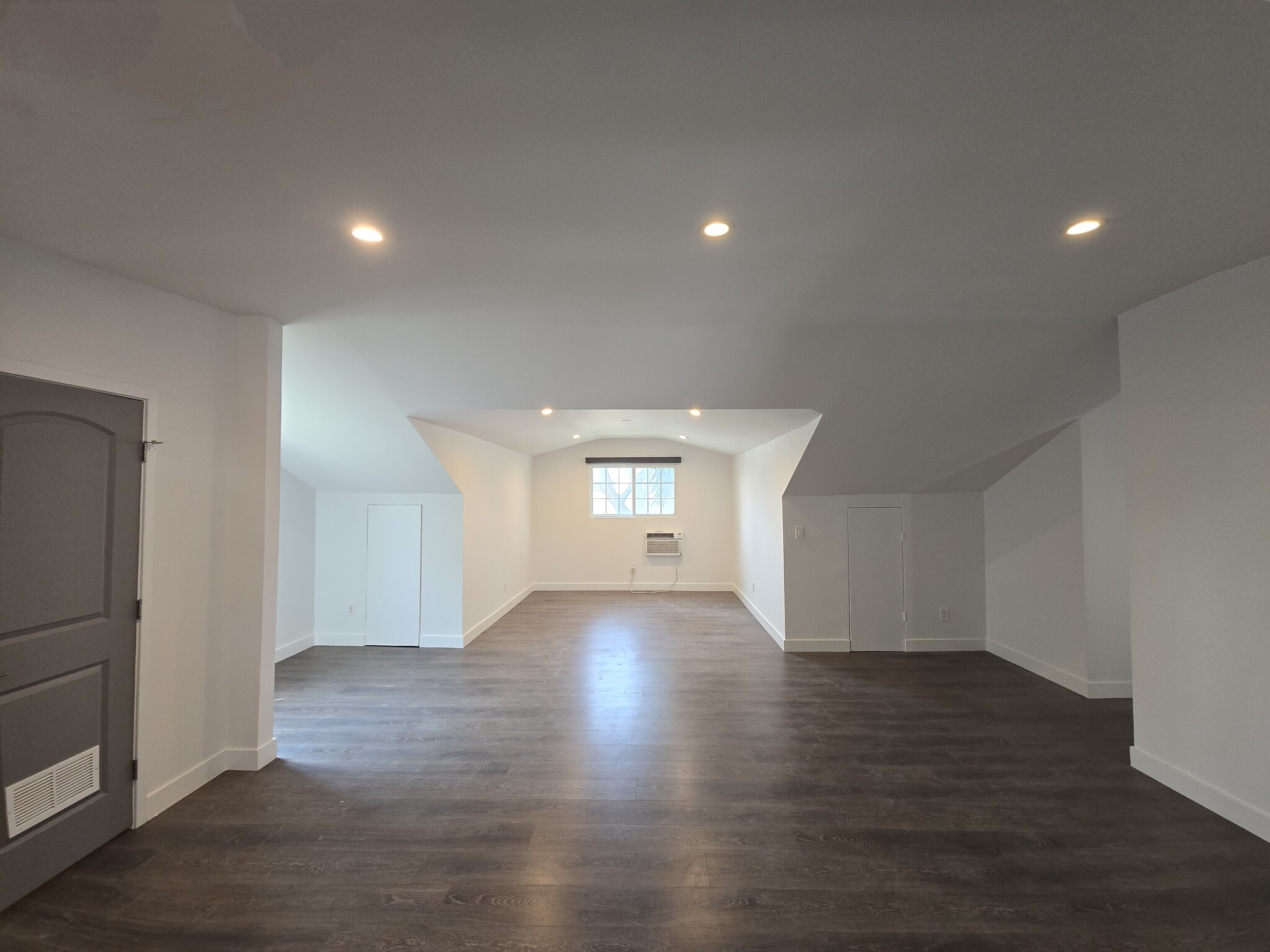 Building Photo - 130 S Hoover St