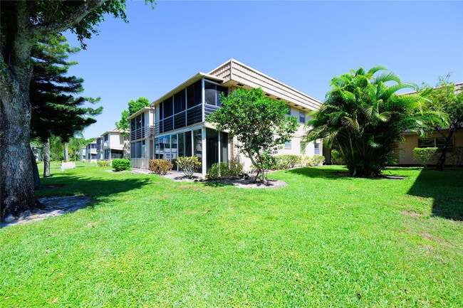 Building Photo - 633 Brittany N